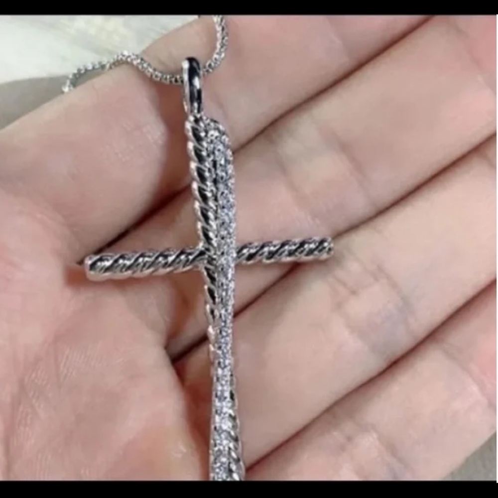 COPY - Beautiful D. Y. Cross Necklace with diamonds - Picture 1 of 3
